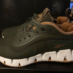 Reebok Zig Dynamica shoes Green/White NWB size 10